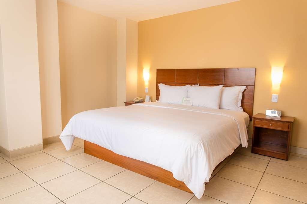Wyndham Costa Del Sol Pucallpa Kamer foto A bedroom at the hotel