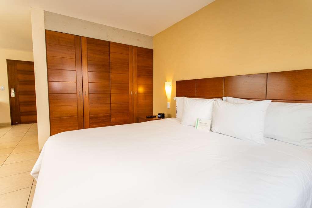 Wyndham Costa Del Sol Pucallpa Kamer foto A bedroom at the hotel