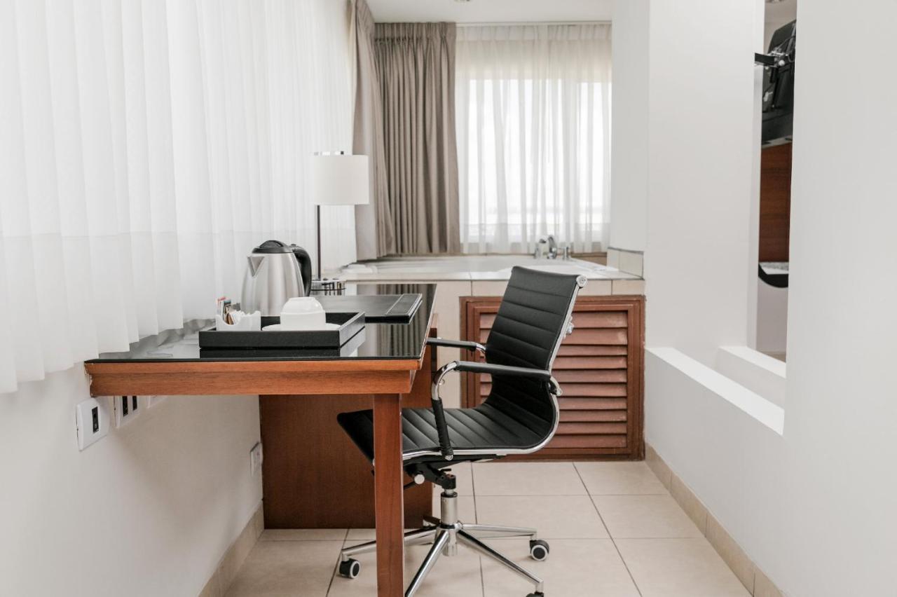 Wyndham Costa Del Sol Pucallpa Buitenkant foto A typical medical office
