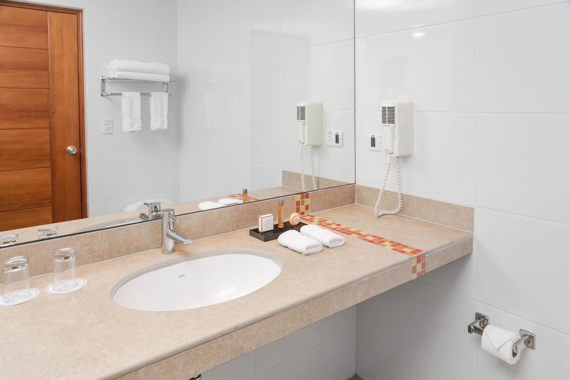 Wyndham Costa Del Sol Pucallpa Buitenkant foto