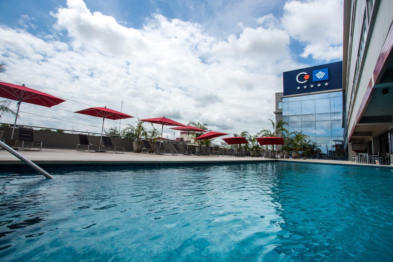 Wyndham Costa Del Sol Pucallpa Buitenkant foto The pool at the hotel