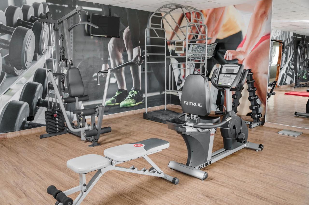Wyndham Costa Del Sol Pucallpa Buitenkant foto A typical gym