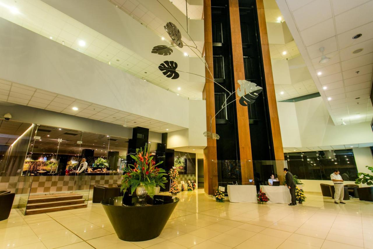Wyndham Costa Del Sol Pucallpa Buitenkant foto Lobby