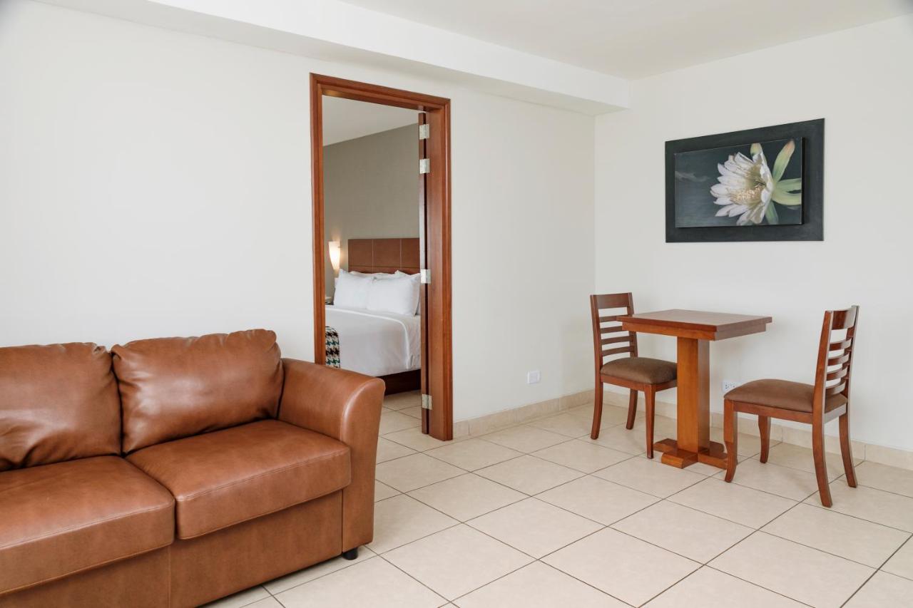 Wyndham Costa Del Sol Pucallpa Buitenkant foto Suite