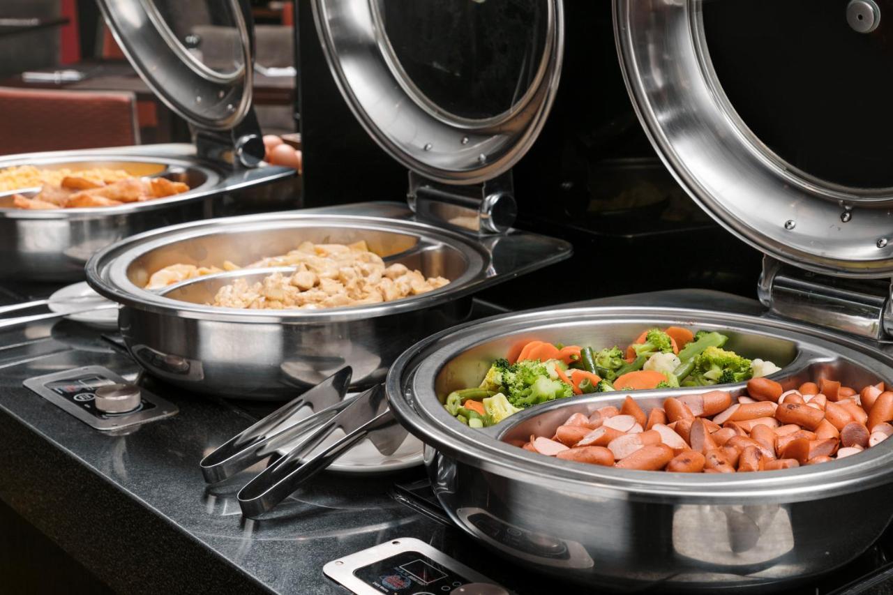 Wyndham Costa Del Sol Pucallpa Buitenkant foto A chafing dish